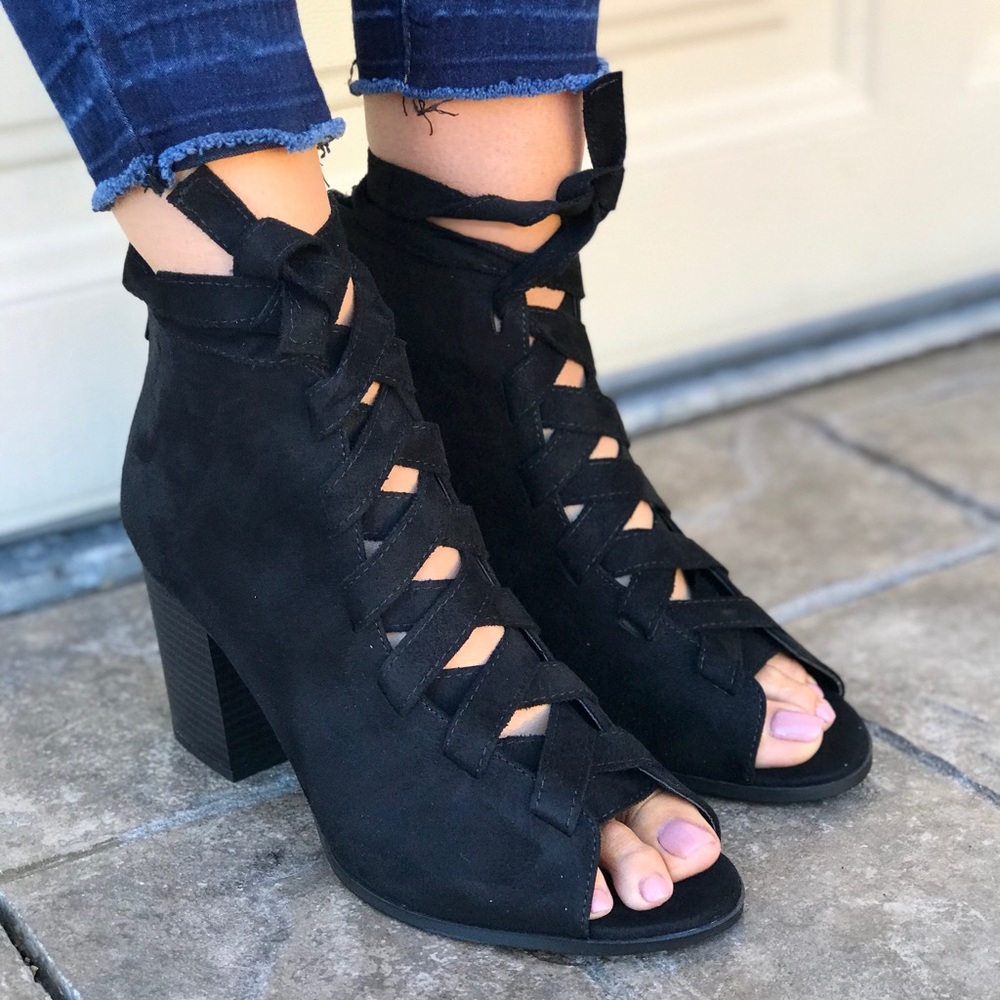 Chunky Ribbons Lace Up Gladiator Block Heel Bootie - Picture 5 of 5